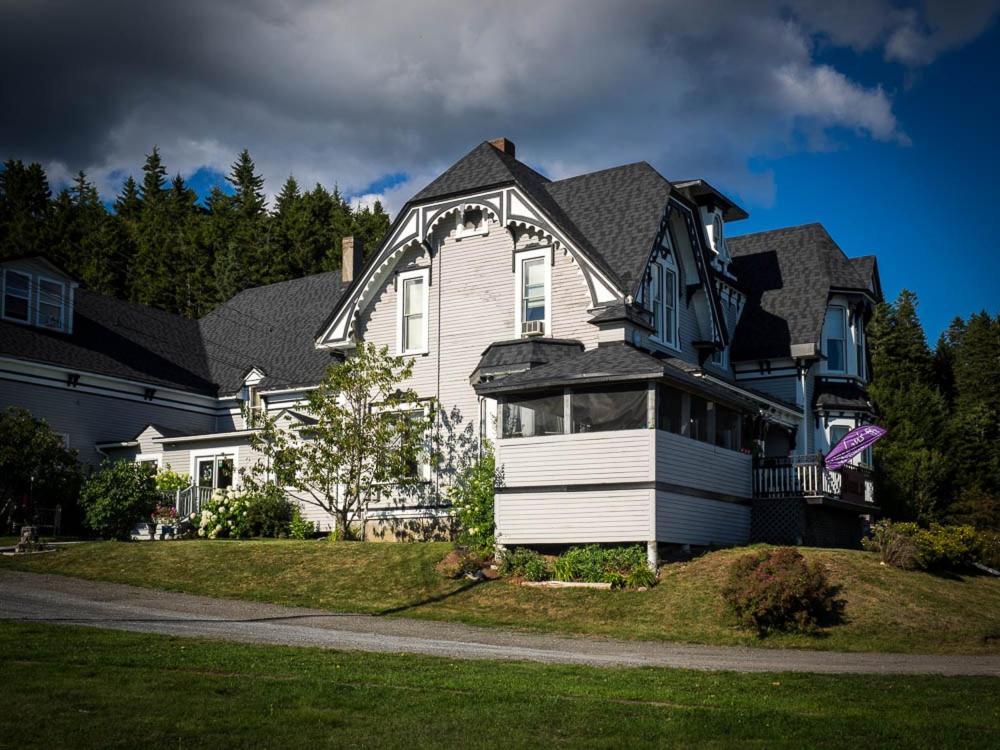 St. Martins Country Inn & Vaughan'S Restaurant Exteriör bild